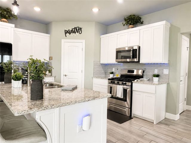 804 W Shane Court, Siloam Springs, AR 72761