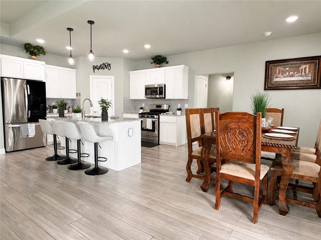 804 W Shane Court, Siloam Springs, AR 72761