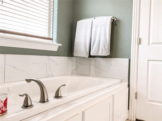 804 W Shane Court, Siloam Springs, AR 72761