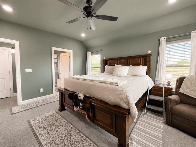 804 W Shane Court, Siloam Springs, AR 72761