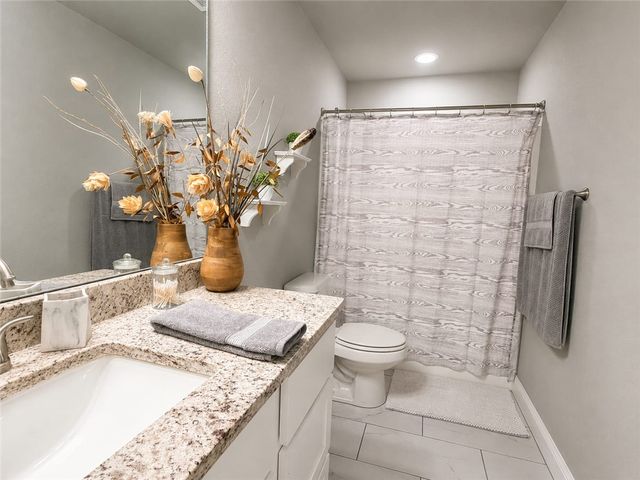 804 W Shane Court, Siloam Springs, AR 72761