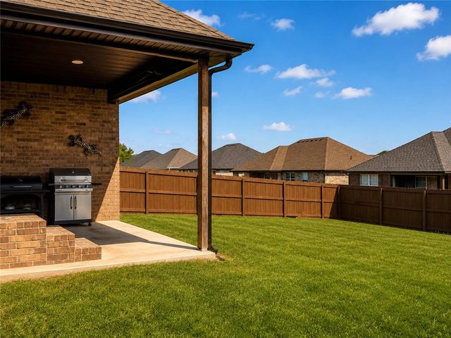 804 W Shane Court, Siloam Springs, AR 72761