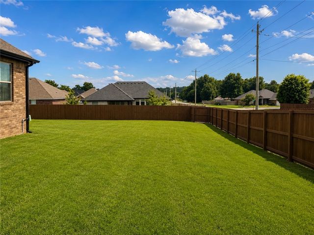 804 W Shane Court, Siloam Springs, AR 72761