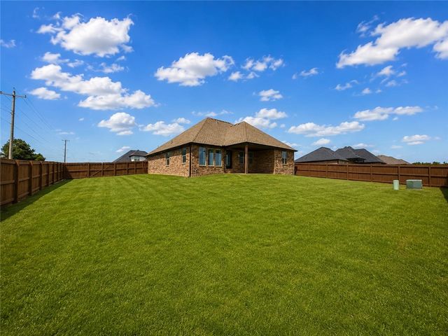 804 W Shane Court, Siloam Springs, AR 72761