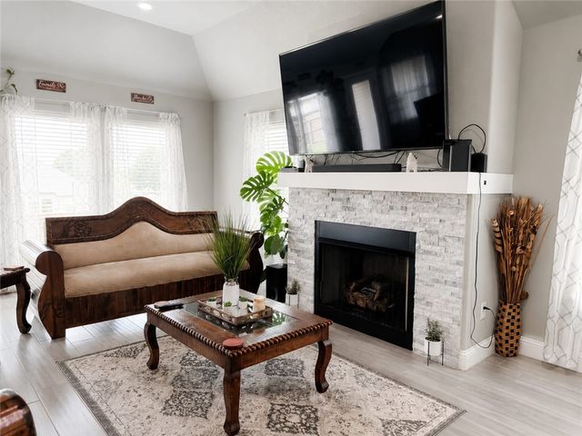 804 W Shane Court, Siloam Springs, AR 72761