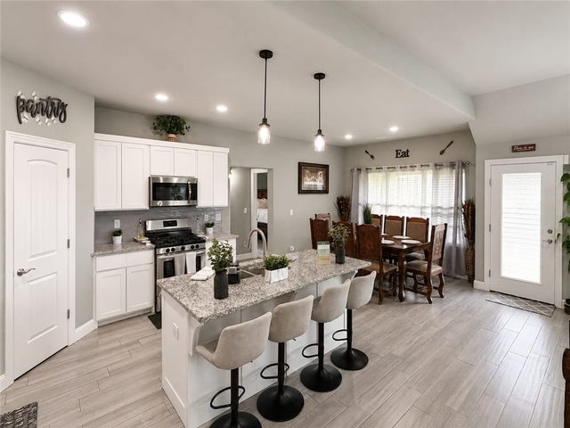 804 W Shane Court, Siloam Springs, AR 72761