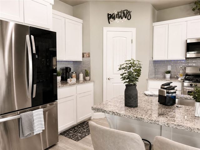 804 W Shane Court, Siloam Springs, AR 72761