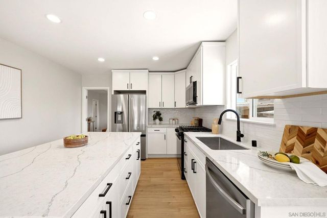 3581 85 45th St, San Diego, CA 92105