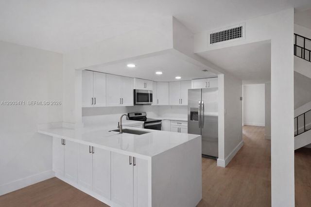 2548 N 38th Ave C-23, Hollywood, FL 33021