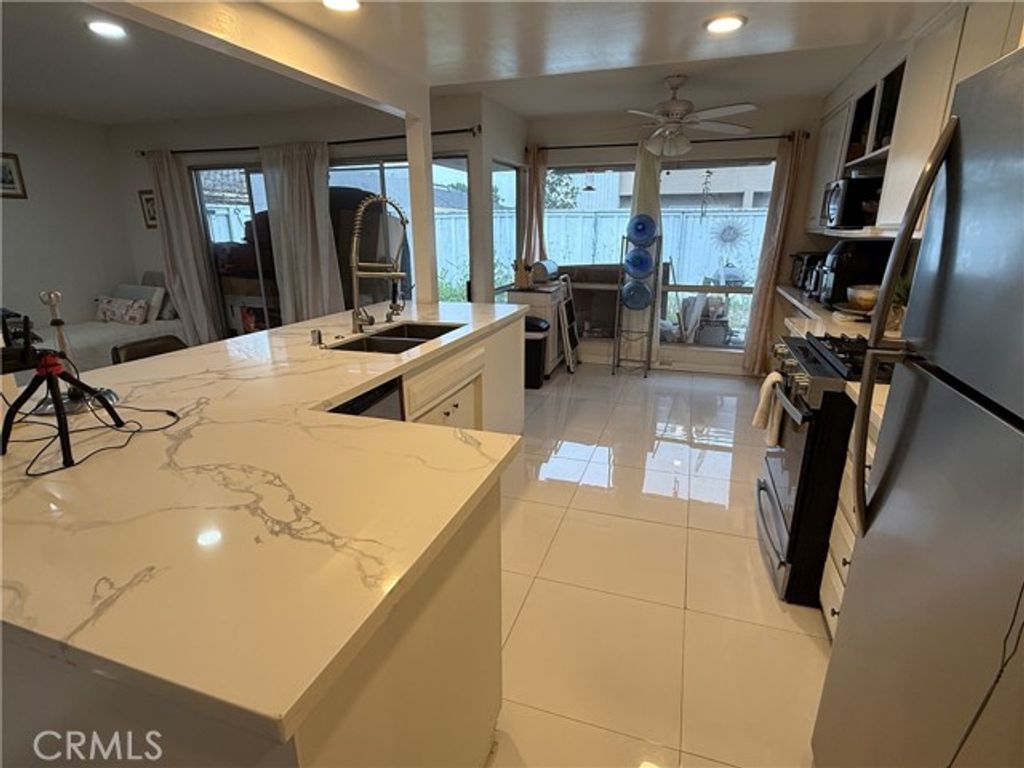 919 Glencliff Street, La Habra, CA 90631