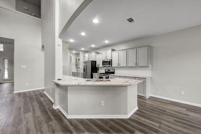 4 Logan Creek Lane, Conroe, TX 77304