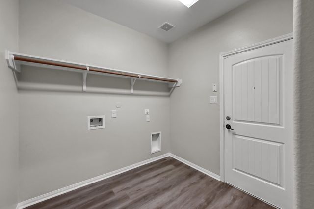 4 Logan Creek Lane, Conroe, TX 77304
