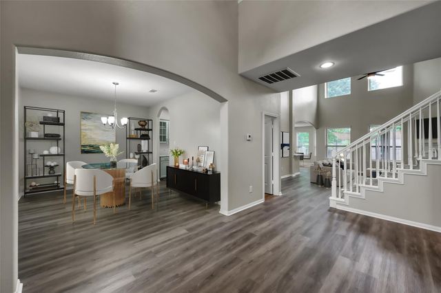 4 Logan Creek Lane, Conroe, TX 77304