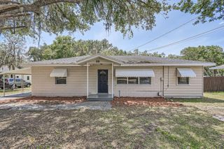811 S LONE OAK DRIVE, Leesburg, FL 34748