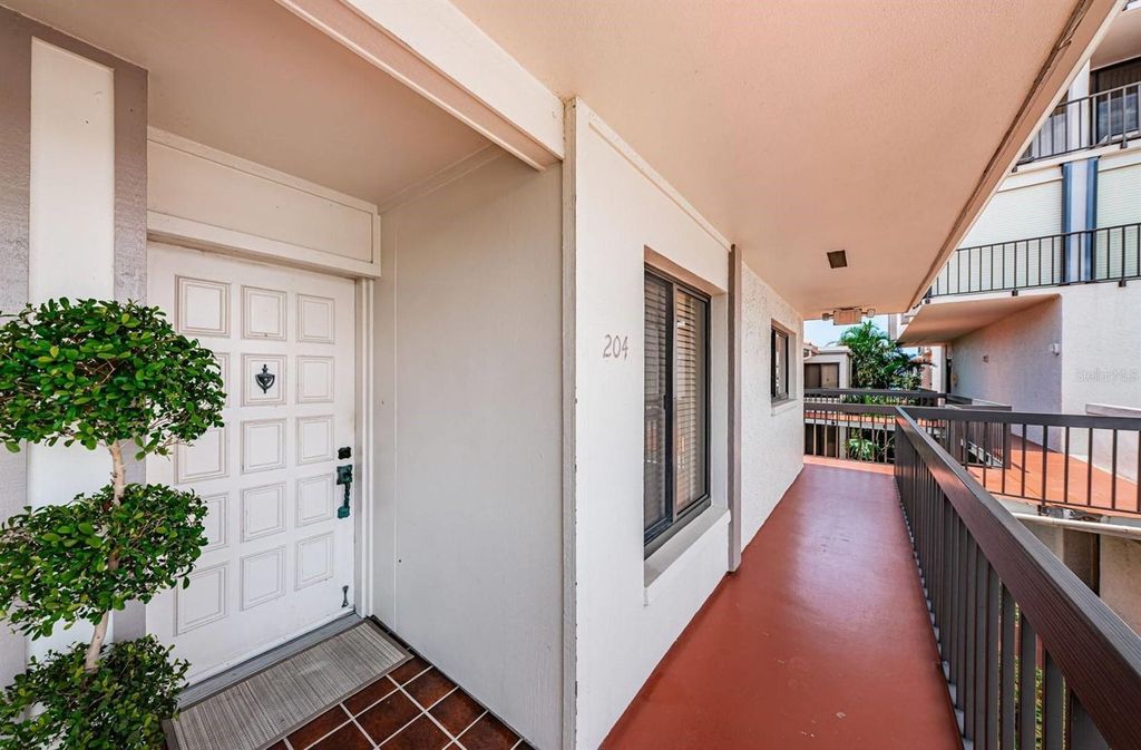 6295 BAHIA DEL MAR CIRCLE 204, St Petersburg, FL 33715