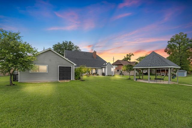 1702 Eagle Point Road, Crosby, TX 77532