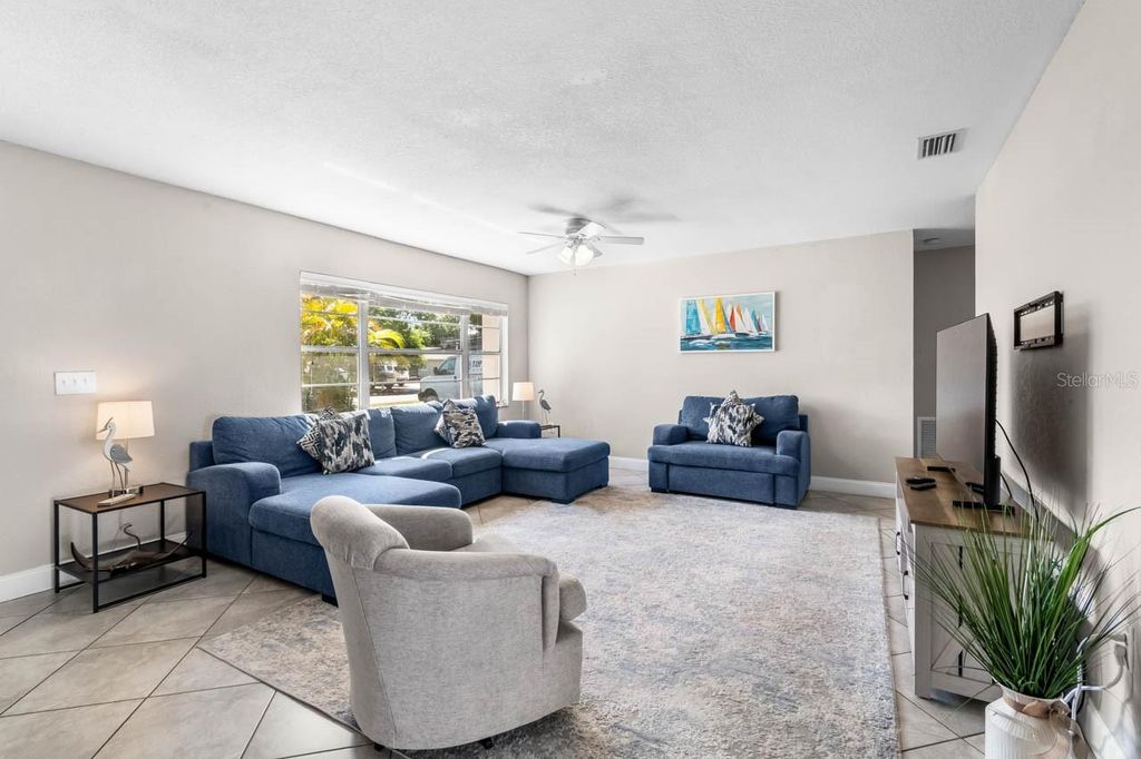 7036 13TH STREET E, SARASOTA, FL 34243 — photo 4