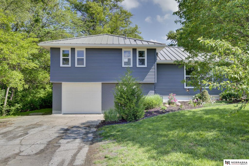 2000 Murray Road, Plattsmouth, NE 68048