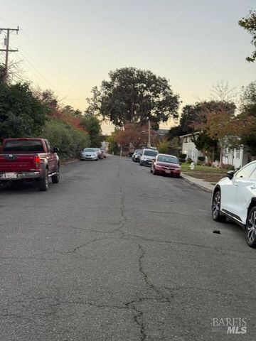 136 Calhoun St, Vallejo, CA 94590