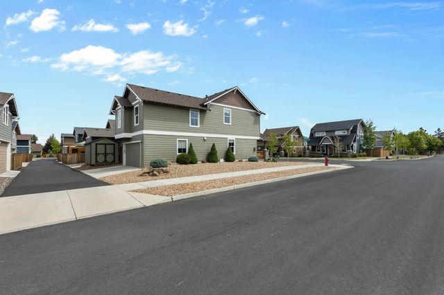 2713 NE Black Oak Place, Bend, OR 97701