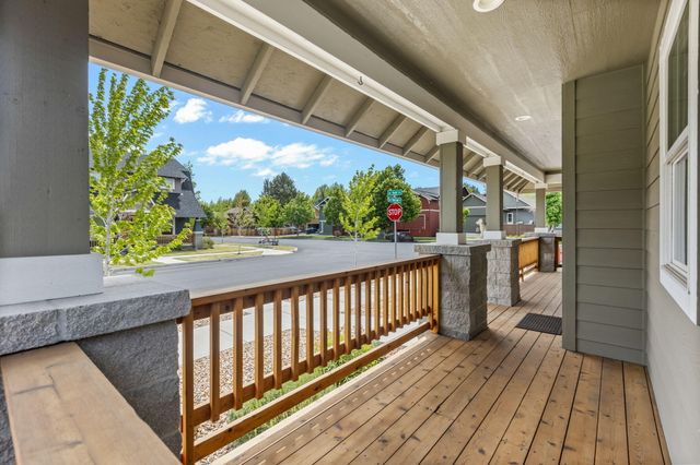 2713 NE Black Oak Place, Bend, OR 97701