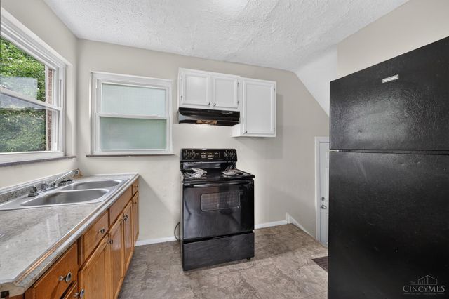 2205 Crane Avenue, Cincinnati, OH 45207