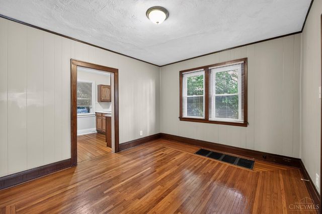 2205 Crane Avenue, Cincinnati, OH 45207