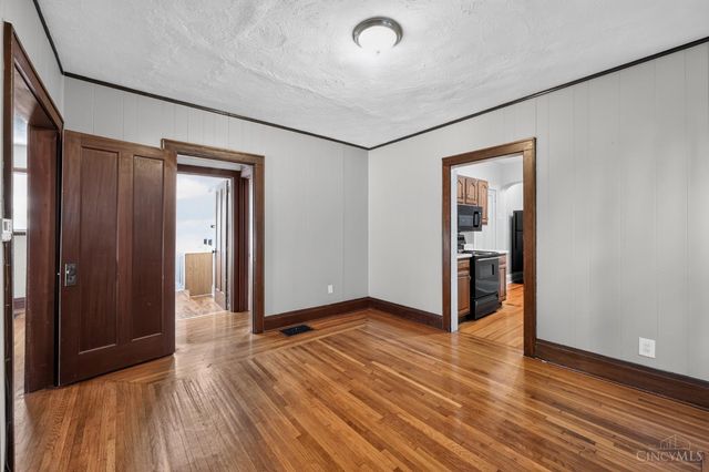 2205 Crane Avenue, Cincinnati, OH 45207