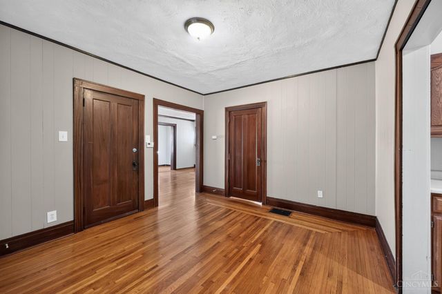 2205 Crane Avenue, Cincinnati, OH 45207