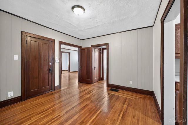 2205 Crane Avenue, Cincinnati, OH 45207