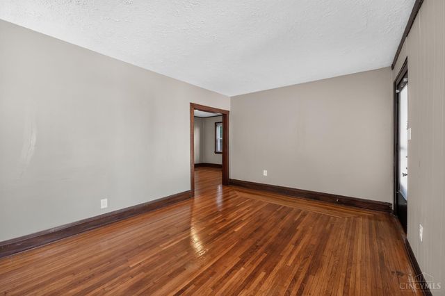 2205 Crane Avenue, Cincinnati, OH 45207