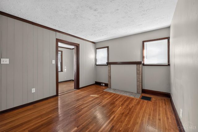 2205 Crane Avenue, Cincinnati, OH 45207