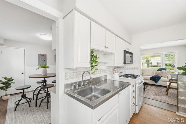 4325 Saint Dominic Lane, St Ann, MO 63074