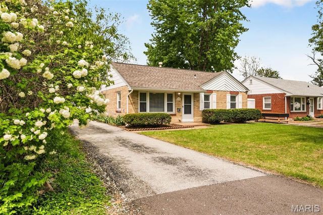 4325 Saint Dominic Lane, St Ann, MO 63074