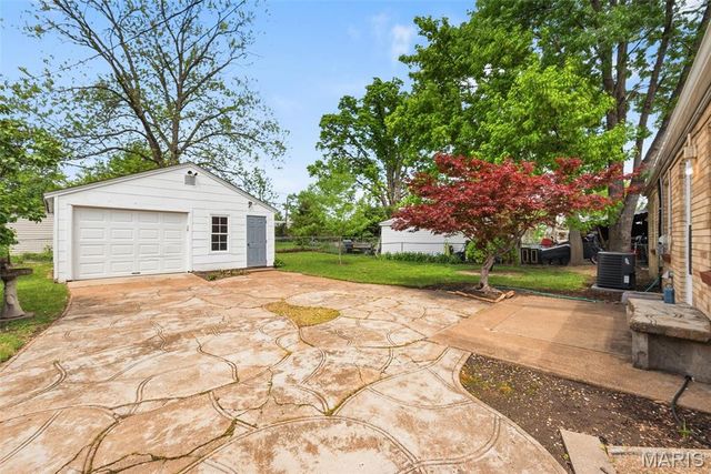 4325 Saint Dominic Lane, St Ann, MO 63074