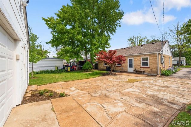 4325 Saint Dominic Lane, St Ann, MO 63074