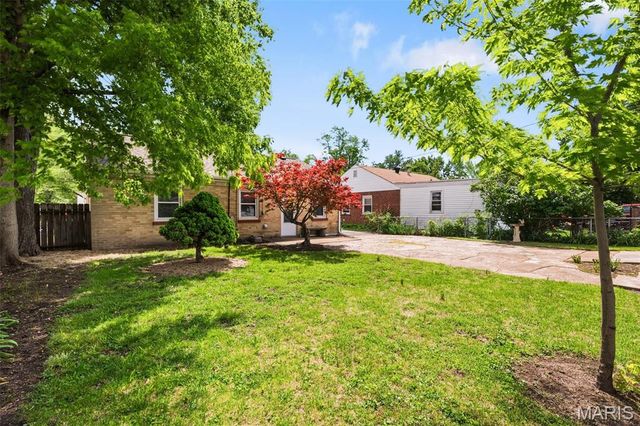 4325 Saint Dominic Lane, St Ann, MO 63074