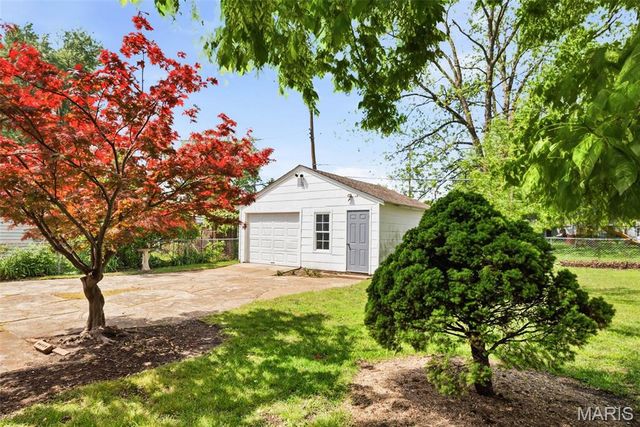 4325 Saint Dominic Lane, St Ann, MO 63074
