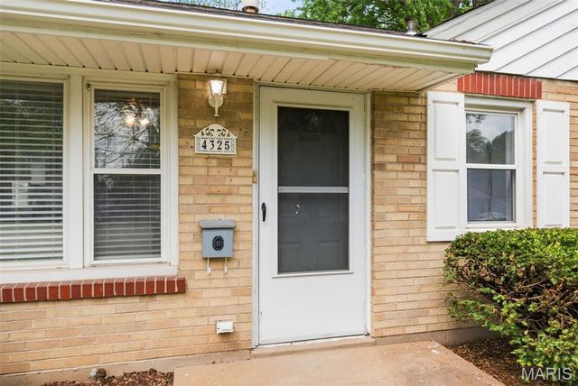 4325 Saint Dominic Lane, St Ann, MO 63074
