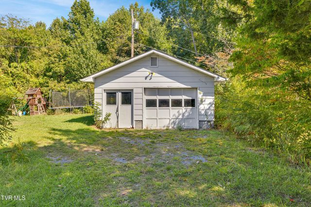 313 Richards Lane, Bluff City, TN 37618