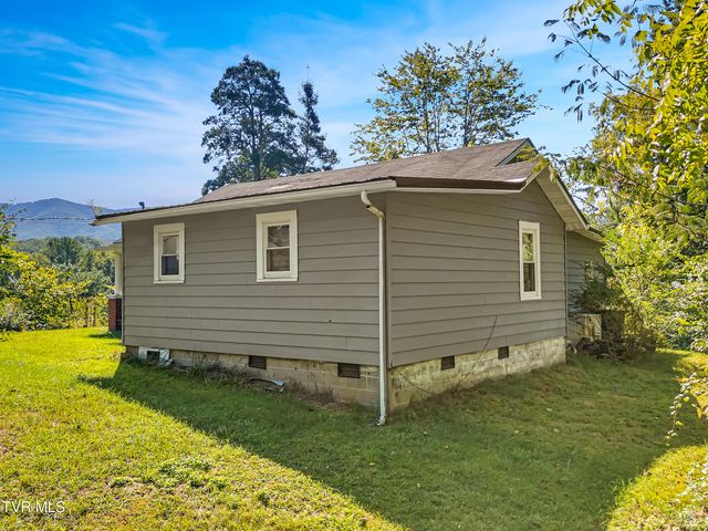 313 Richards Lane, Bluff City, TN 37618