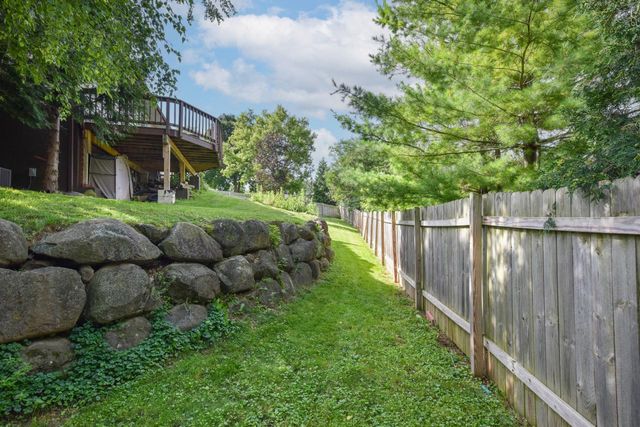 733 Cardiff COURT, Hartland, WI 53029