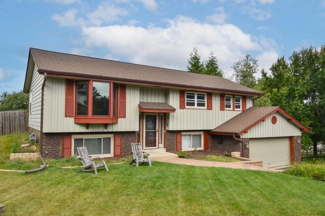 733 Cardiff COURT, Hartland, WI 53029