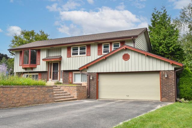 733 Cardiff COURT, Hartland, WI 53029