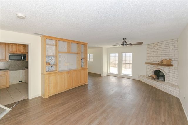 2240 Lombardy Dr, Corpus Christi, TX 78418