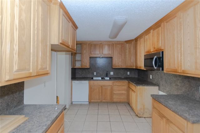 2240 Lombardy Dr, Corpus Christi, TX 78418