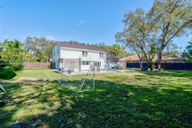 7330 SW 165th St, Palmetto Bay, FL 33157