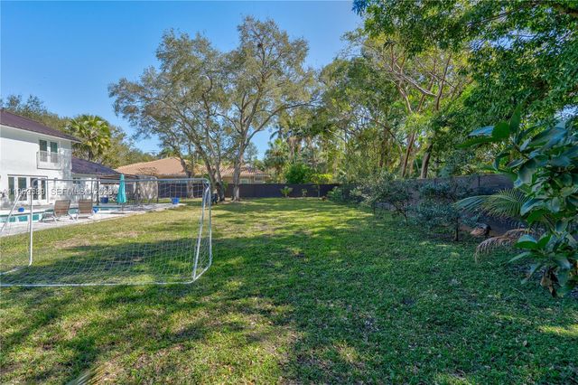 7330 SW 165th St, Palmetto Bay, FL 33157