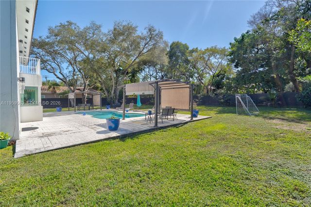 7330 SW 165th St, Palmetto Bay, FL 33157