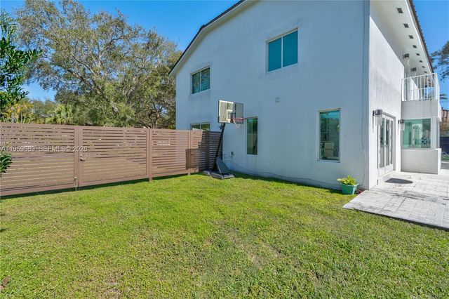 7330 SW 165th St, Palmetto Bay, FL 33157